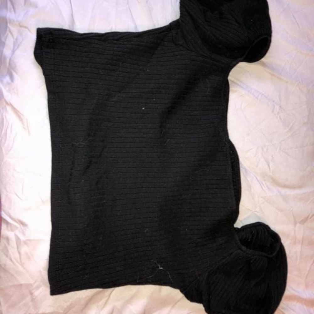 Black crop top